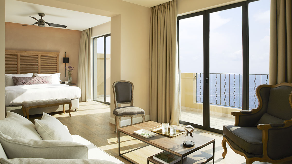 Deluxe Suite with Whirlpool